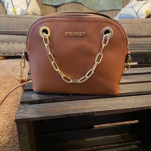 Steve Madden purse medium sized no damage! Ask for more information